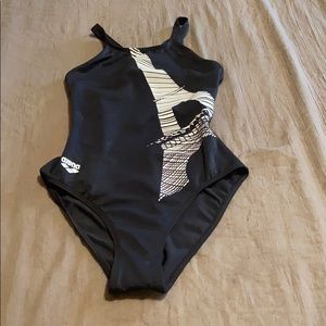 NEW 🤩Arena Black swimming suit